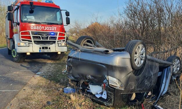 Meghalt az autóból kizuhant fiatal nő, a részeg sofőr és a másik utas azt is letagadta, hogy velük utazott: az ügyész börtönbe küldené a sofőrt