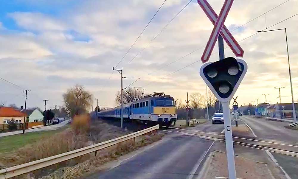 „Tegnapelőtt járt itt, megismertem az autóját” – halálra gázolt egy férfit a vonat, az áldozat napokkal ezelőtt terepszemlét tartott a síneknél