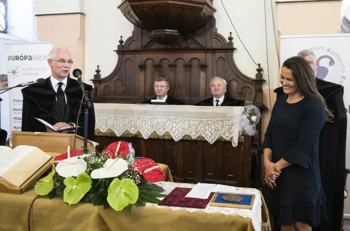 A kegyelmi döntés előtt Balog Zoltán szervezett találkozót Novák Katalin és K. Endre felesége közt: a református lelkész püspöksége is veszélybe kerülhet