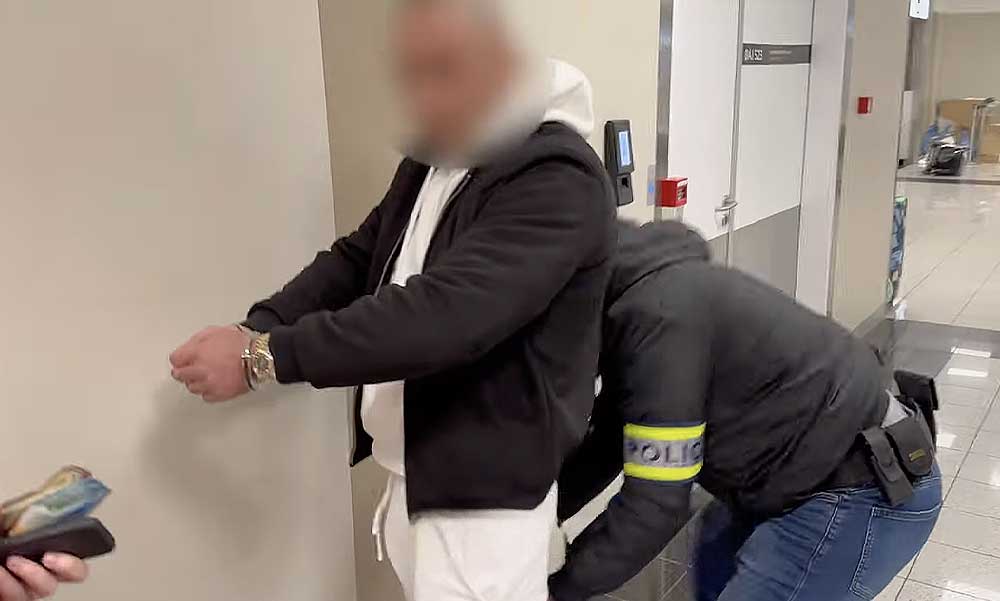 A reptéren kapták el a stricit: szerelmet hazudott a nőknek, majd pénzért árulta a testüket, a férfi luxusautóját is lefoglalták