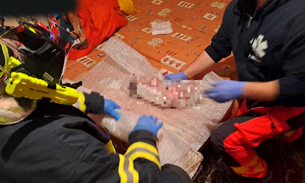 „Egy három hónapos baba van a kezemben és nem vesz levegőt” – sokkos állapotban tárcsázta a mentőket a Pest megyei édesanya, miután csecsemője élettelenül feküdt