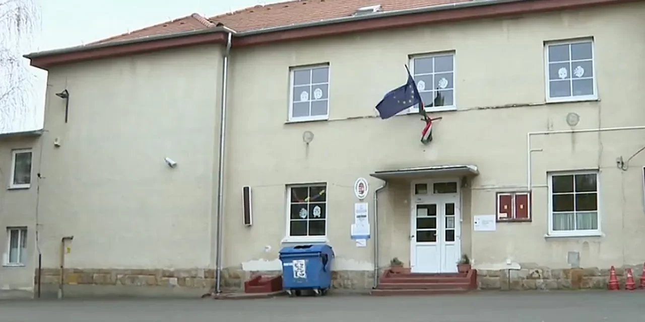 Leállt a szíve és összeesett egy diák matekórán: a tanár kezdte meg a 14 éves fiú újraélesztését