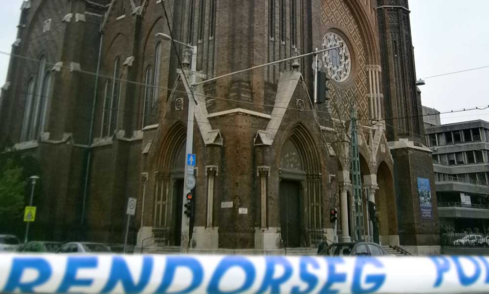 Lezuhant egy ipari alpinista Zuglóban, az egyik római katolikus templom tetejéről