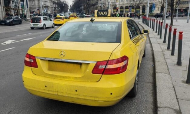 Pofátlan taxis hiéna: 12 200 forintos alapdíjjal dolgozott, ráadásul semmilyen engedélye nem volt a sofőrnek