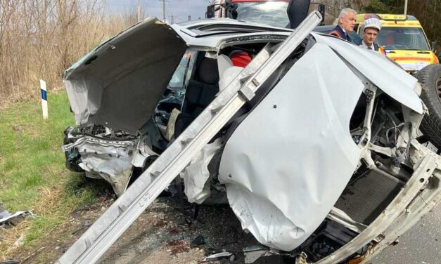 Előzés miatt haltak meg az iskolai ünnepségről haza felé tartó fiatalok: a 19 éves sofőr két hete szerezte meg a jogsiját