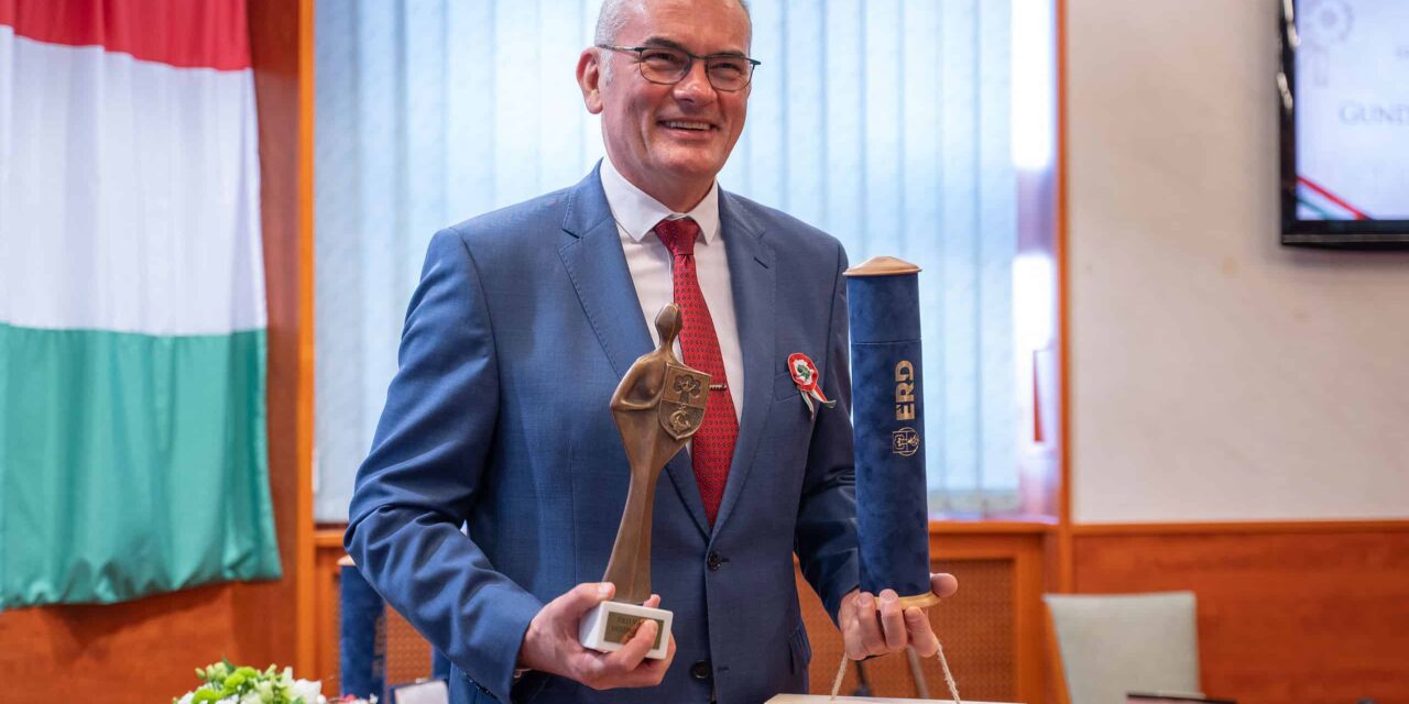Gundel Takács Gábor Érd díszpolgára lett, a népszerű műsorvezető 25 éve él a városban