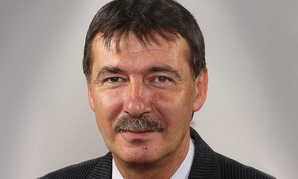 „Elköszönök én is. És egy jobb világot kívánok mindenkinek” – rejtélyes üzenetben búcsúzott el az élettől Medgyessy Péter minisztere, Jánosi György életét barátai mentették meg