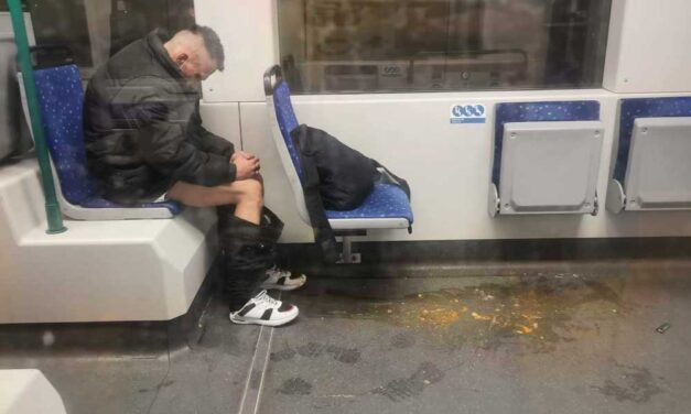 Vitézy Dávidnak elege van a BKK-járatokon hányó, magukat összehugyozó, büdös emberekből, főpolgármesterként fellépne ellenük – Mit szól ehhez Karácsony Gergely?