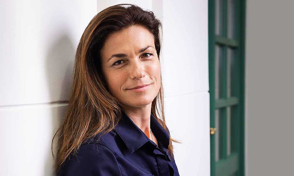 „Üvöltözés és szidalmazás közben sorban lerángatta az ágytamla tetején lévő könyveket és a hátamhoz vágta őket” – Varga Judit azt állítja, Magyar Péter többször bántalmazta őt