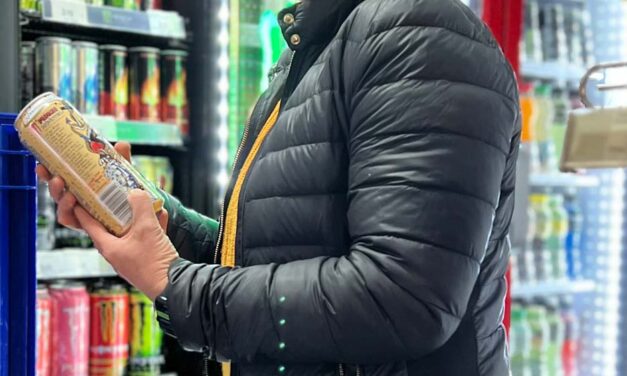 Betiltják az energiaitalok árusítását 18 év alattiak számára: a fiatalokat kiszolgáló kereskedőket szankcionálni fogják