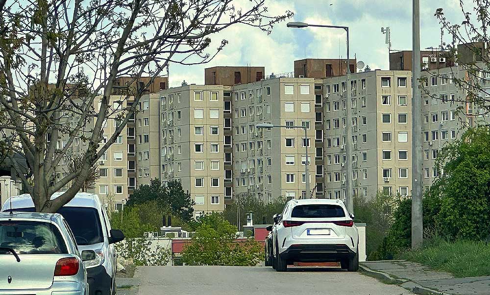 Ünnepel a Szomszédok legendás lakótelepe, a 40 éves Gazdagrétre Taki bácsi is büszke lenne 