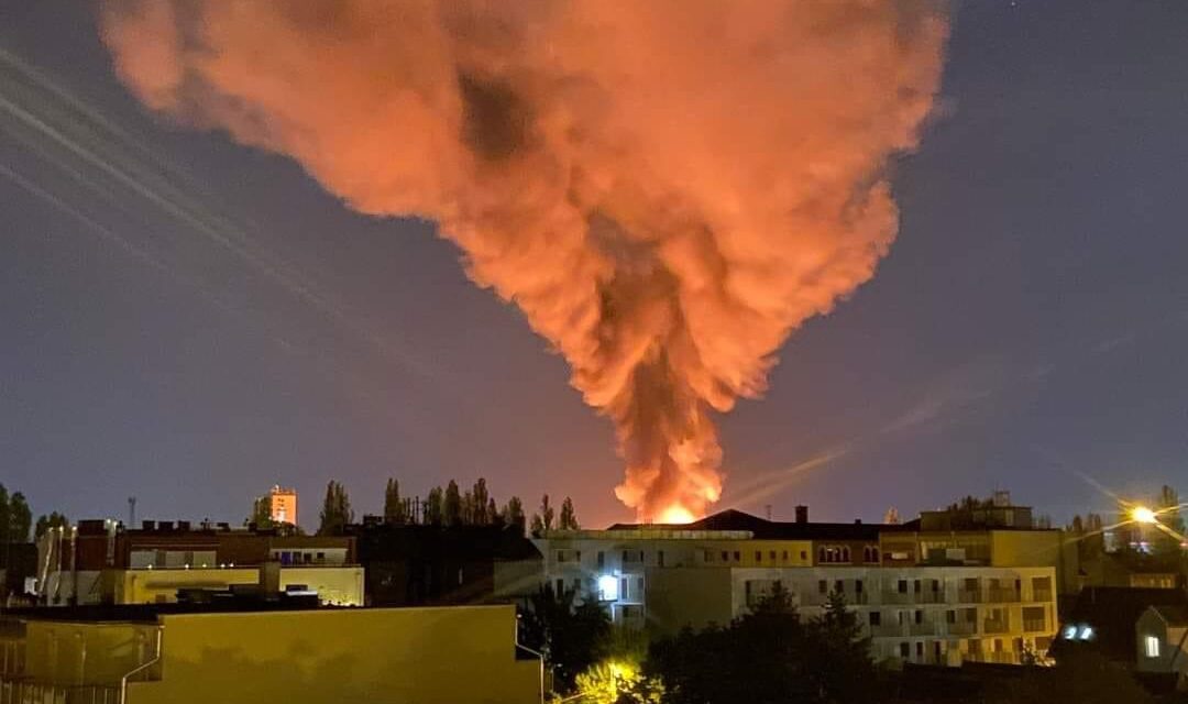 Hatalmas tűz ütött ki Rákosrendezőn, a tervezett maxi-Dubaj területén