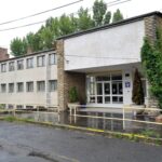 Gyermekotthonban élő fiúkat csábított magához a topmenedzser: pénzzel, cigivel és pizzával hívta őket a lakására