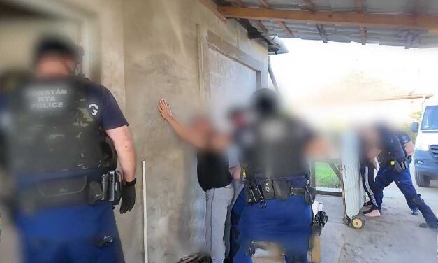 Ütötték-verték és rabszolgaként tartották, majd az útszélén hagyták meghalni azt a nőt, akinek holttestét gyerekek találták meg Aszódon