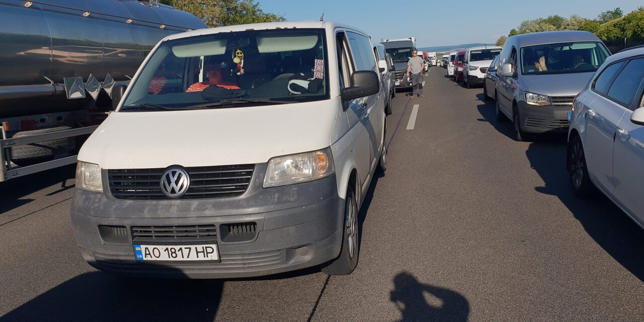 Elgázoltak egy embert az M1-es autópályán: a sérült átrepült a másik oldalra, ahol szintén elgázolták