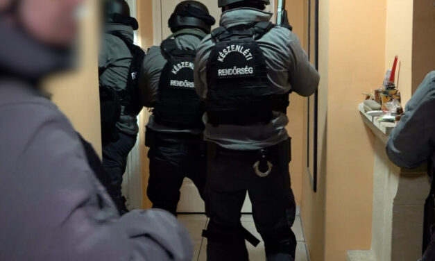 „Az én fiam mégis mit ártott nekik, amiért szabályosan kivégezték szegényt” – halálra verték, majd a sínekre dobták a fiatal férfi holttestét a kecskeméti diszkó kidobó emberei