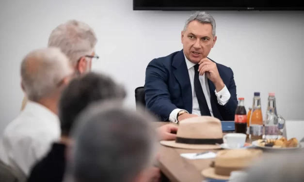Lázár János annyira megharagudott a Fantára, hogy az a hír terjedt el, hogy kitiltotta a Coca-Cola termékeket a minisztériumából – Most megszólalt a miniszter