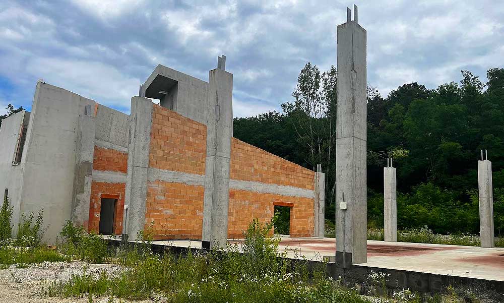 Hol a pénz? Valaki eltapsolt 2 milliárdot a soha el nem készült piliscsabai tűzoltó laktanyára, a szálak egy fideszes képviselőhöz vezetnek