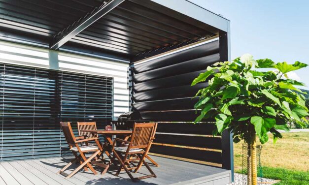 Pergola vagy napvitorla: melyik illik a kertedbe?