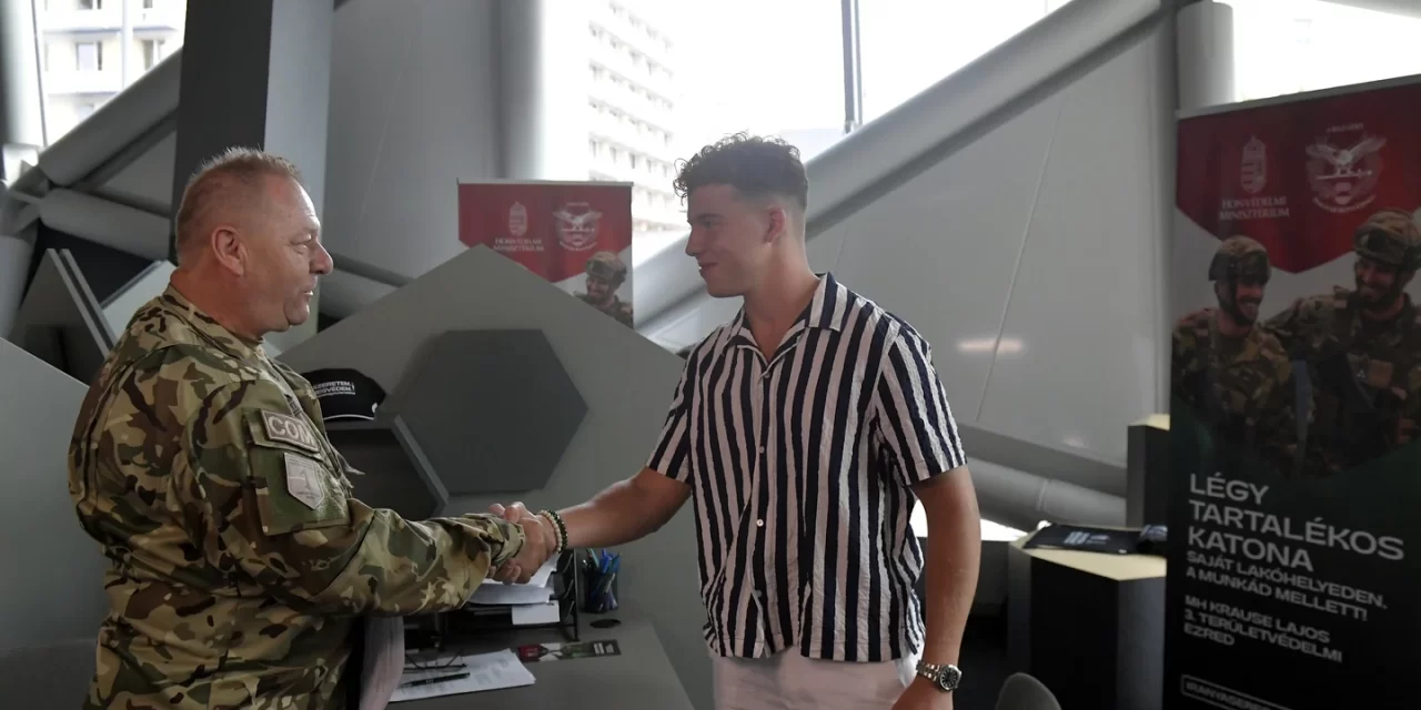 „Ha van egy ország, amit szeretünk, akkor azt szerintem mindenáron meg kell védenünk” – hivatalosan is belépett a Magyar Honvédségbe ifjabb Schobert Norbi