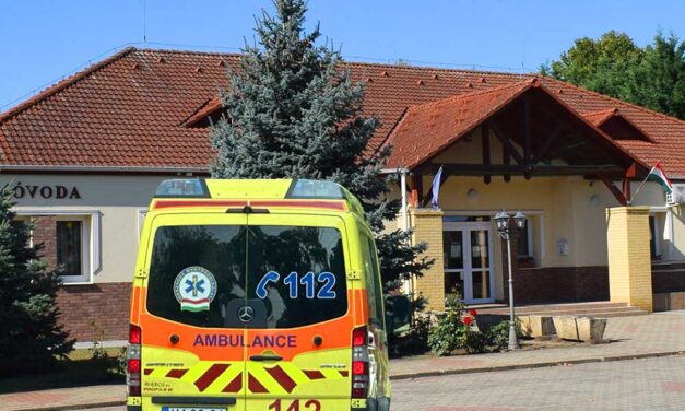 Borzalom az óvodában: forró leves ömlött egy kislányra, súlyos égési sérüléseket szenvedett a gyermek
