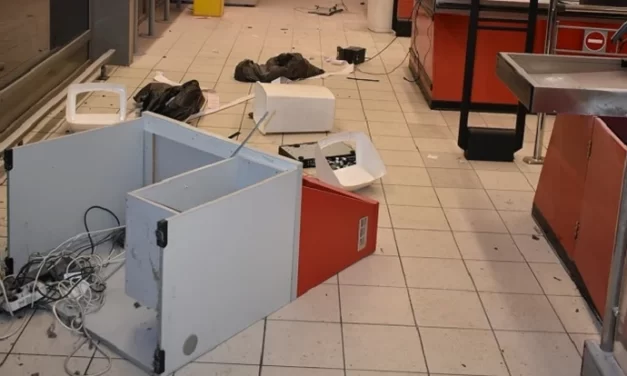 Szétverte az egyik Spar üzletet egy habzó szájú ámokfutó: a vásárlók menekültek a boltból
