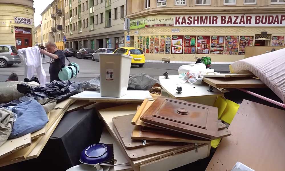 Megszűnhet a házhoz menő lomtalanítás Budapesten, nem lehetne a ház elé kirakni a használaton kívüli tárgyakat