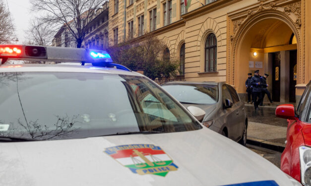 Dráma a józsefvárosi iskolában: bicskával fenyegette osztálytársait egy 12 éves lány