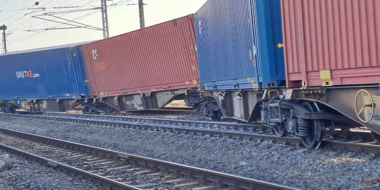 Kisiklott egy tehervonat Szegeden, szünetel a vasúti forgalom