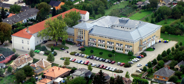Bezárták a kisbéri kórház szülészetét, a kismamákat Tatabányára küldik