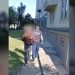 A budakeszi lakótelepről vezették el a rendőrök azt a pedofil férfit, aki intim felvételeket tárolt a gépén 12 év alatt gyerekekről