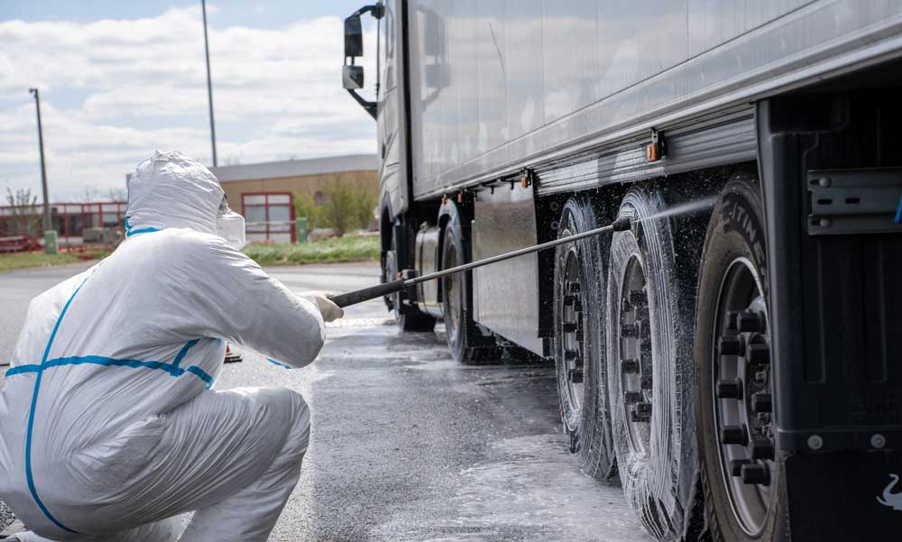 Száj- és körömfájás: több kilométeres sorokban állnak az autók az osztrák-magyar határon, ha teheted, inkább el se indulj