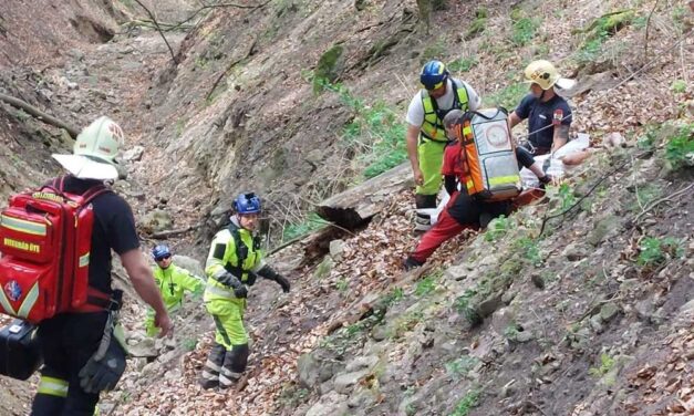 Dráma Visegrádon: 40 métert zuhant a szikláról egy túrázó Visegrádnál, a Mátrában szintén súlyosan megsérült egy turista