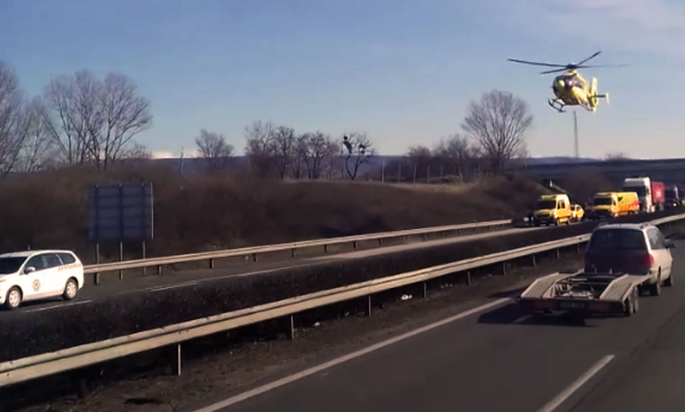 Több kamion ütközött az M1-esen, Solymárnál meghalt egy 25 éves budapesti férfi