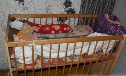 Kegyetlen szülők: eszméltelten állapotban, alultápláltan vitték kórházba a 10 hónapos csecsemőt, mindkét lába el volt törve