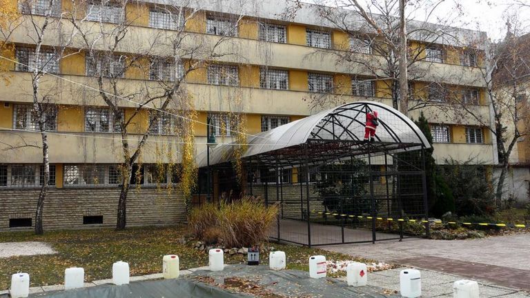Gyomorforgató ügy miatt tartóztatták le az óbudai gyermekotthon igazgatóját és élettársát: nemi visszaélés és a lakók futtatása állhat az ügy hátterében