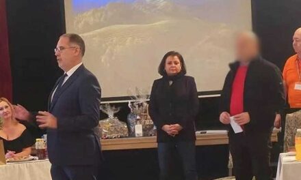 Dunakeszi polgármestere tavaly kitüntette a most letartóztatott, óbudai javítóintézet igazgatóját: J. Péter és élettársa az otthon lakóit futtathatta