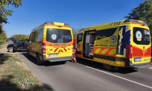 Motoros baleset Kengyelnél: nem tudták újraéleszteni a fiatal családapát, miután egy autónak ütközött