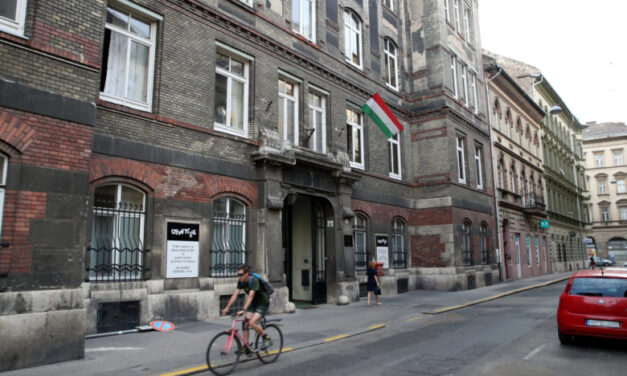 Alaposan lehúzta a hozzátartozókat a Péterfy kórházban működő orvosmaffia: fodrászt és magánmentőt rendelt a haldokló betegeknek a letartózatott főorvos