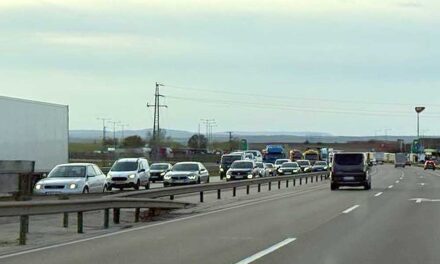 Szinte lehetetlen megközelíteni Budapestet: az M1-esen 10 kilométeres a dugó, az M7-es is áll Érdnél