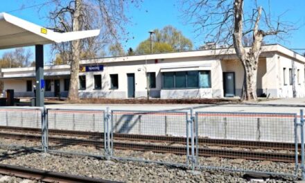 „Egy búcsúlevelet is hagyott” – szerelmi bánata miatt ugrott a vonat elé egy 15 éves lány Isaszegen