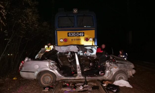 „Az egyik gyerekem meghalt, a másik kórházban van” – egy testvérpár is a vonattal ütközött halálautóban ült, a 19 éves Viktória az életéért küzd