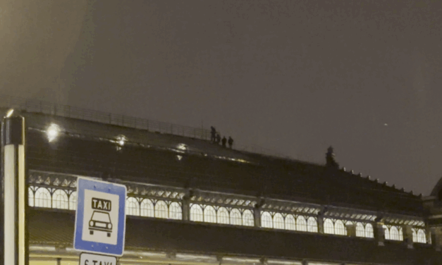 Egy fiatalokból álló társaság felmászott a Nyugati pályaudvar tetejére szelfizni, a MÁV feljelentést tett a rendőrségen