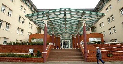 Rejtélyes haláleset a Szent Imre kórházban: az intenzívről sétált ki a 78 éves férfi hajnalban, megszólalt a gyászoló család