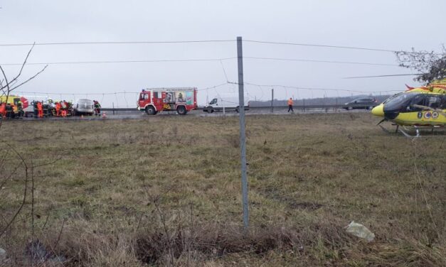 Két baleset is történt az M1-esen: Bicskénél egy ember meghalt, többen megsérültek