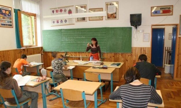 Jó hír! A választások előtt 150 ezer forint ingyenpénzt kapnak a kormánytól a pedagógusok