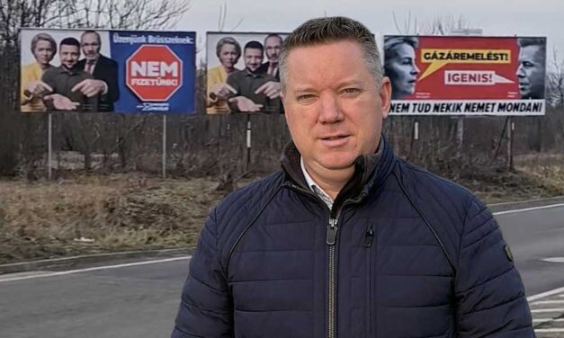 A Tisza Párt képviselőjelöltje Pósfai Gábor brutálisan sok gyűlöletkeltő óriásplakátot számolt össze Diósd és Budapest között a 7-es főúton