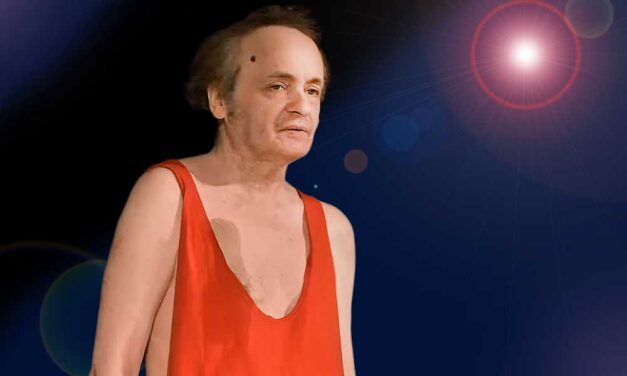 A szomszédok arra panaszkodnak, hogy Galla Miklós meztelenül jár a kertjében, ápolónőjét is így fogadja