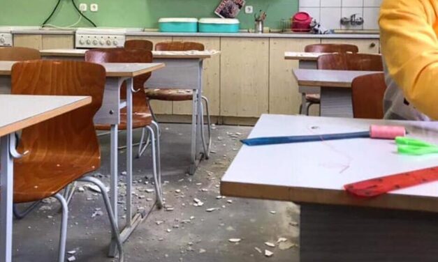 Durva baleset a nagykátai iskolában: a tesitanár tartotta a kémiaórát, amikor felrobbant a kémcső, súlyosan megégett az egyik diák