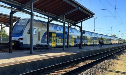 Péntek délutáni káosz a MÁV-nál: halálra gázolt egy embert a váci vonat, felsővezetékszakadás a ceglédi vonalon